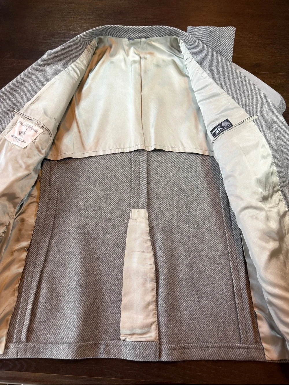 Men's Herringbone Gray Sport Coat with Elbow Patches EST. 40L